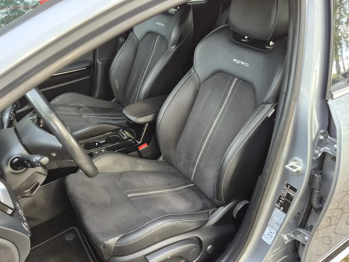 1.0 T-GDI GT-Line | Navigatie | Climate Control | Cruise Control | Licht metalen velgen |