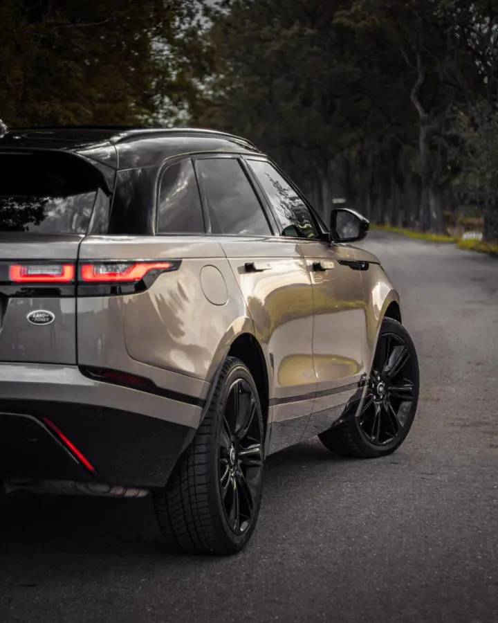 2.0 I4 Turbo AWD R-Dynamic HSE