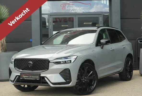 2.0 T8 Plug-in hybrid AWD Ultra Black Edition | Luchtvering | Pano | Bowers&Wilkens | Volvo XC60 2.0 T8 Plug-in Hybrid AWD Black Edition met 2.0 viercilinder plug-in hybride aandrijflijn en 
