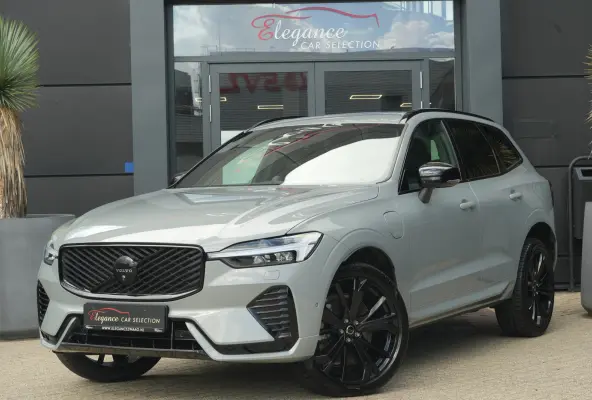 2.0 T8 Plug-in hybrid AWD Ultra Black Edition | Luchtvering | Pano | Bowers&Wilkens | Volvo XC60 2.0 T8 Plug-in Hybrid AWD Black Edition met 2.0 viercilinder plug-in hybride aandrijflijn en 