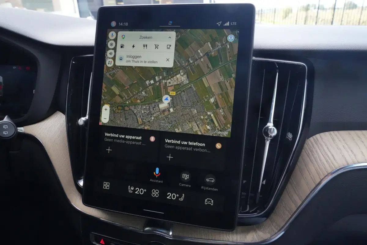 2.0 T8 Plug-in hybrid AWD Ultra Dark | Luchtvering | Pano | Trekhaak | Volvo XC60 2.0 T8 Plug-in Hybrid AWD Ultra Dark met 2.0 viercilinder plug-in hybride aandrijflijn en 455 PK, voorzien v