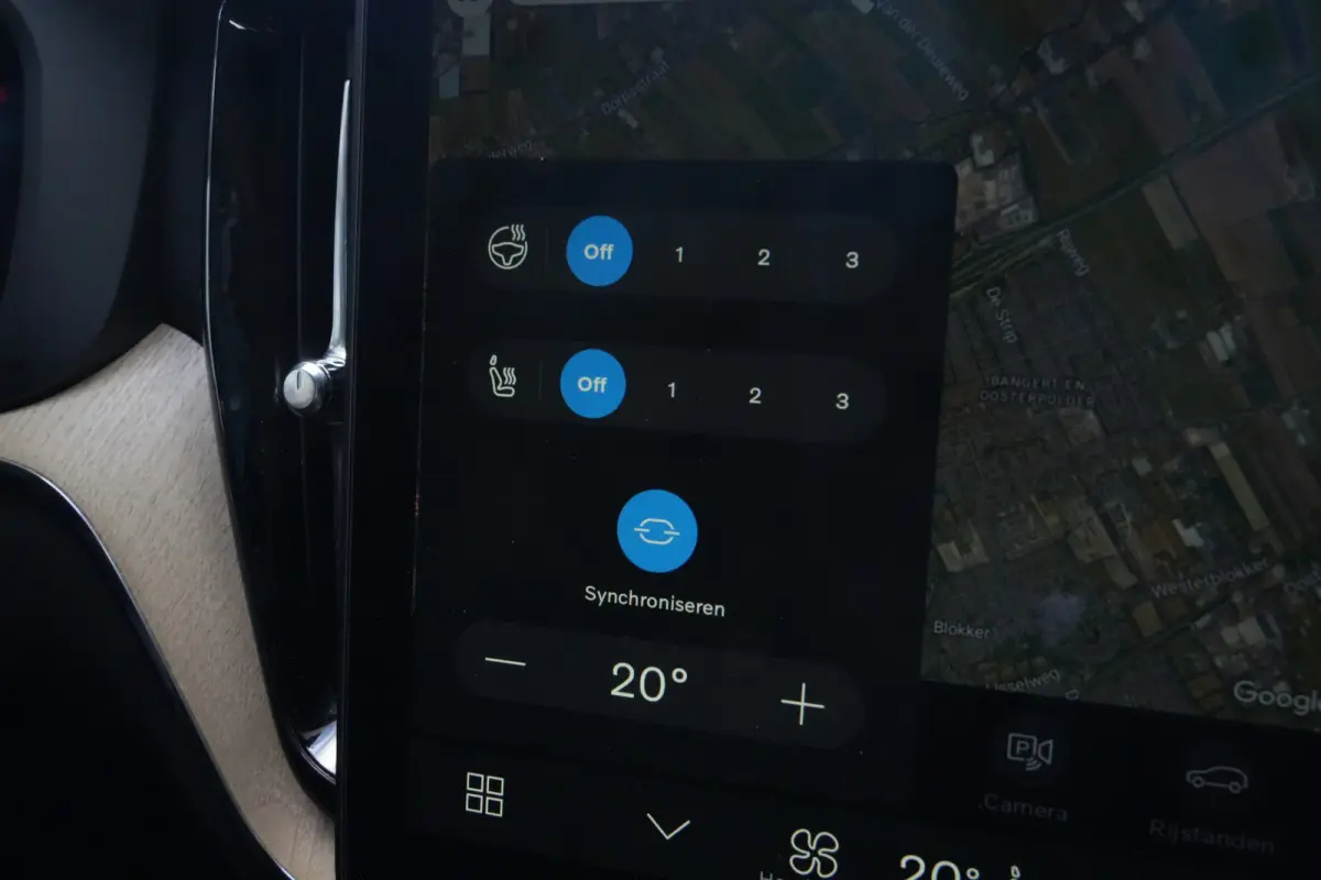 2.0 T8 Plug-in hybrid AWD Ultra Dark | Luchtvering | Pano | Trekhaak | Volvo XC60 2.0 T8 Plug-in Hybrid AWD Ultra Dark met 2.0 viercilinder plug-in hybride aandrijflijn en 455 PK, voorzien v