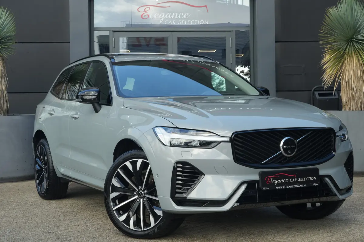 2.0 T8 Plug-in hybrid AWD Ultra Dark | Luchtvering | Pano | Trekhaak | Volvo XC60 2.0 T8 Plug-in Hybrid AWD Ultra Dark met 2.0 viercilinder plug-in hybride aandrijflijn en 455 PK, voorzien v