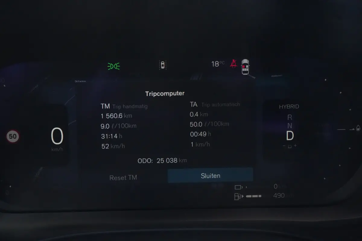 2.0 T8 Plug-in hybrid AWD Ultra Dark | Luchtvering | Pano | Trekhaak | Volvo XC60 2.0 T8 Plug-in Hybrid AWD Ultra Dark met 2.0 viercilinder plug-in hybride aandrijflijn en 455 PK, voorzien v
