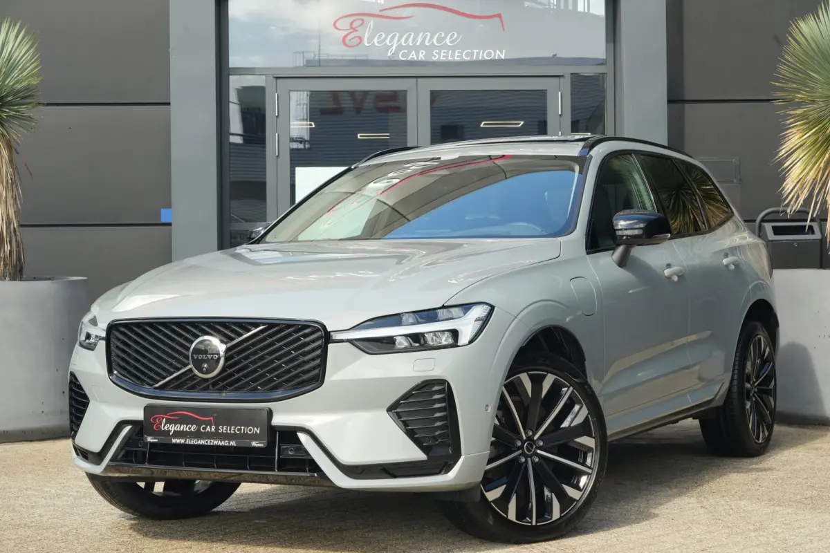 2.0 T8 Plug-in hybrid AWD Ultra Dark | Luchtvering | Pano | Trekhaak | Volvo XC60 2.0 T8 Plug-in Hybrid AWD Ultra Dark met 2.0 viercilinder plug-in hybride aandrijflijn en 455 PK, voorzien v