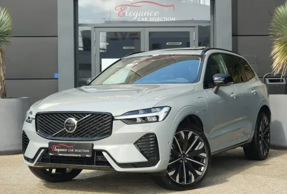 2.0 T8 Plug-in hybrid AWD Ultra Dark | Luchtvering | Pano | Trekhaak | Volvo XC60 2.0 T8 Plug-in Hybrid AWD Ultra Dark met 2.0 viercilinder plug-in hybride aandrijflijn en 455 PK, voorzien v