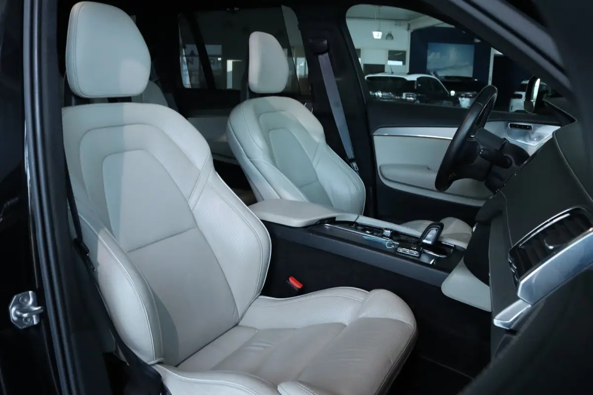 2.0 T8 Recharge AWD R-Design | SoH 98% | Adapt. Cruise | Bowers & Wilkins | 360 Camera | Alcantara Hemel | Schuifdak | 22 Inch | Luchtvering | 7-Pers |