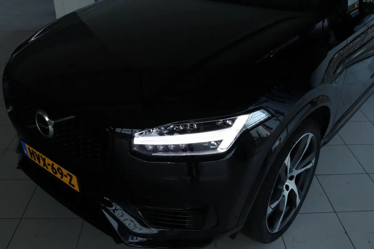 2.0 T8 Recharge AWD R-Design | SoH 98% | Adapt. Cruise | Bowers & Wilkins | 360 Camera | Alcantara Hemel | Schuifdak | 22 Inch | Luchtvering | 7-Pers |