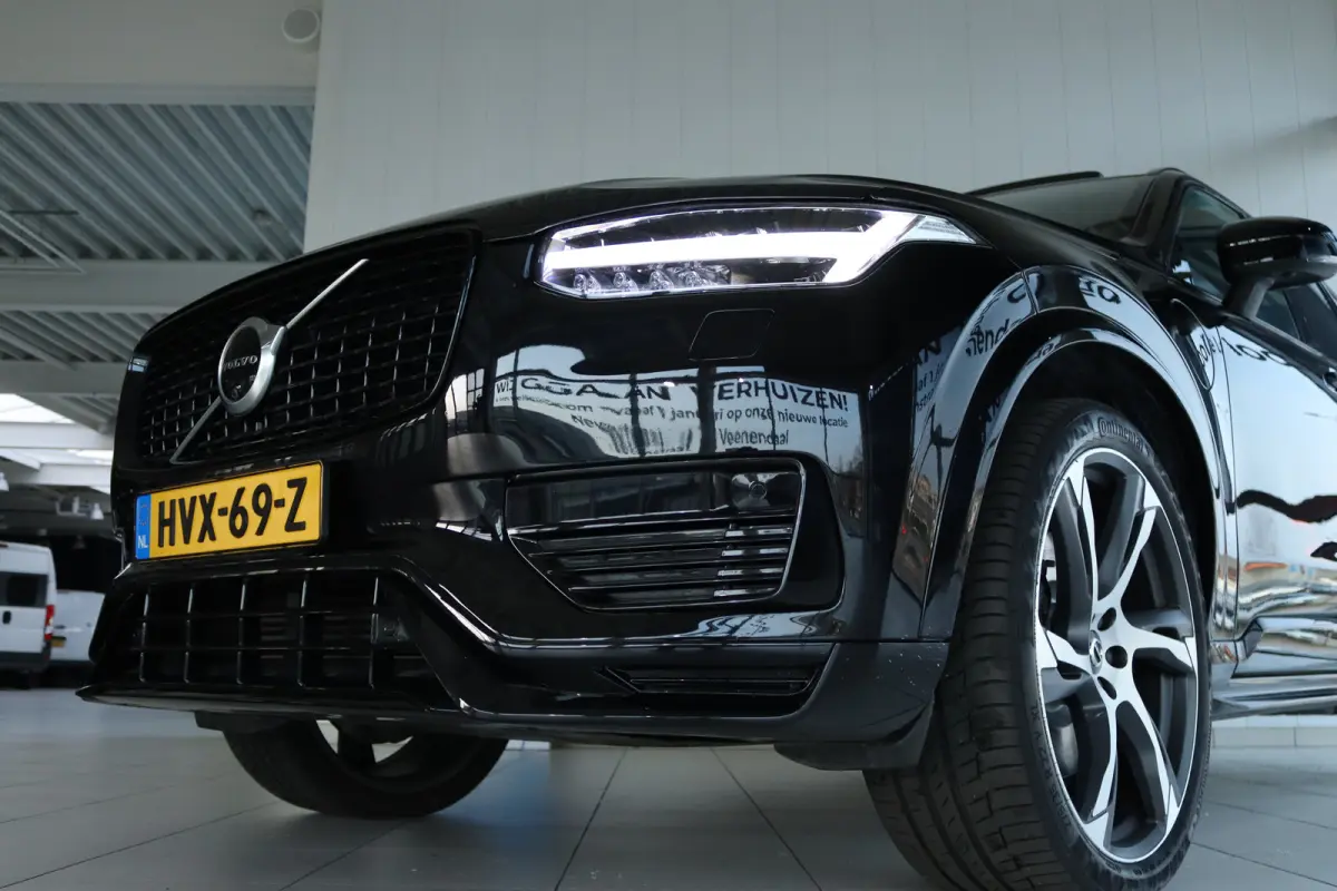 2.0 T8 Recharge AWD R-Design | SoH 98% | Adapt. Cruise | Bowers & Wilkins | 360 Camera | Alcantara Hemel | Schuifdak | 22 Inch | Luchtvering | 7-Pers |