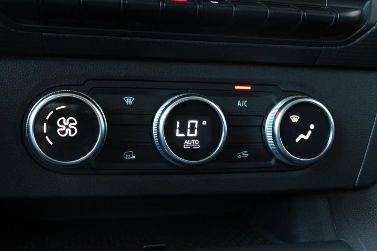 22 kW 44 kWh l CLIMA l CARPLAY l PDC