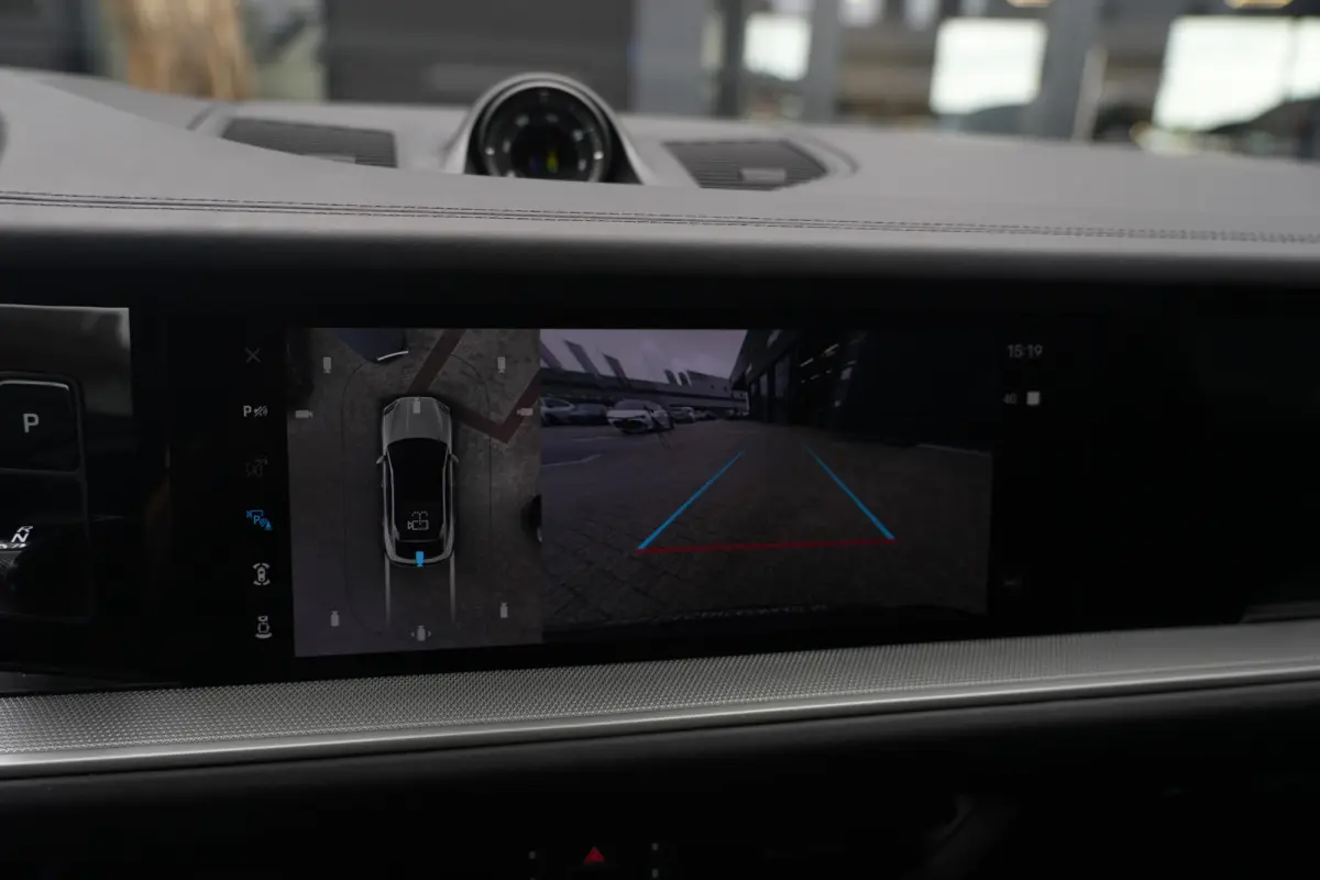 3.0 S E-Hybrid | 520PK | Pano | SportChrono | HUD | 360° Camera Porsche Cayenne S E-Hybrid Coupé | 3.0 V6 Turbo Plug-in Hybrid | 520 PK | 750 Nm | 0-100 km/u 4,7 sec. | 263 km/u | 4WD | 8-