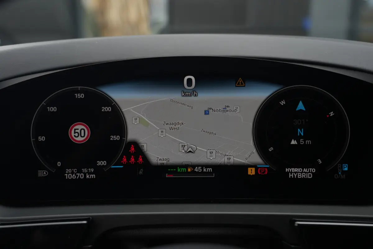3.0 S E-Hybrid | 520PK | Pano | SportChrono | HUD | 360° Camera Porsche Cayenne S E-Hybrid Coupé | 3.0 V6 Turbo Plug-in Hybrid | 520 PK | 750 Nm | 0-100 km/u 4,7 sec. | 263 km/u | 4WD | 8-