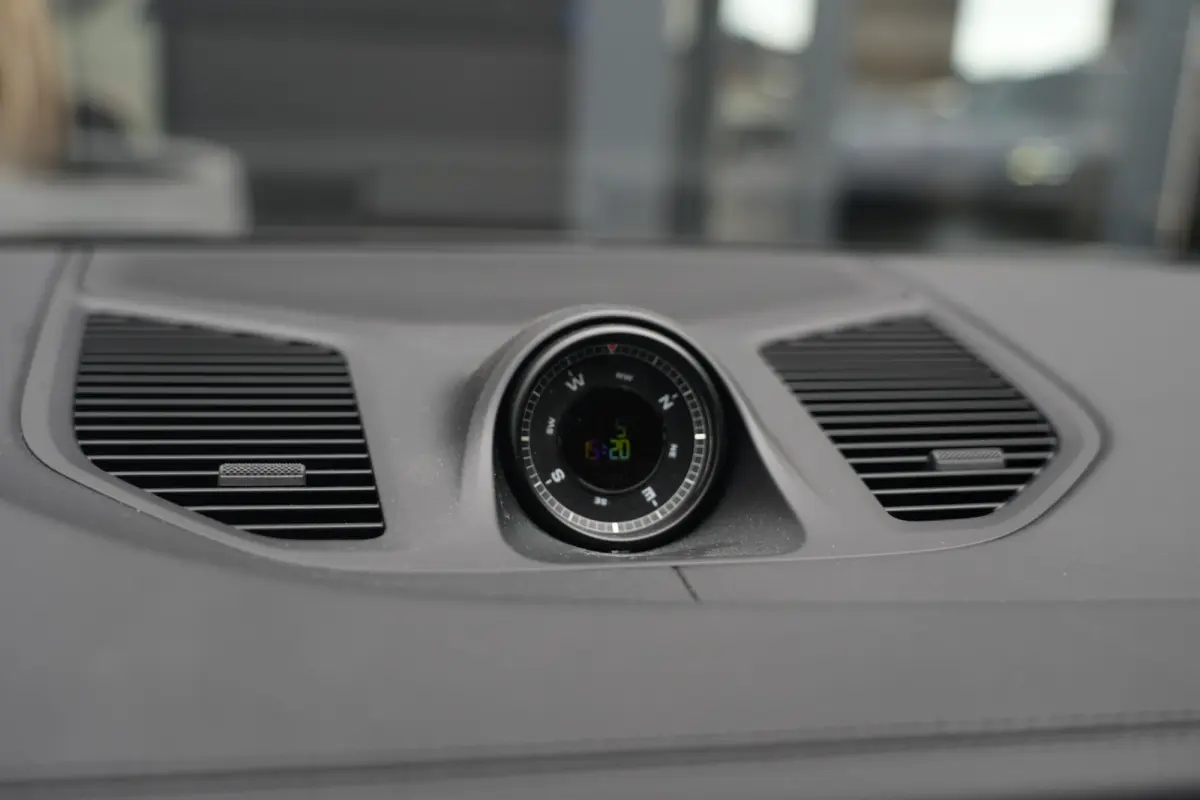 3.0 S E-Hybrid | 520PK | Pano | SportChrono | HUD | 360° Camera Porsche Cayenne S E-Hybrid Coupé | 3.0 V6 Turbo Plug-in Hybrid | 520 PK | 750 Nm | 0-100 km/u 4,7 sec. | 263 km/u | 4WD | 8-