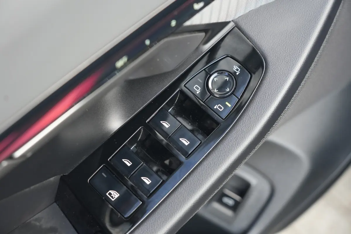 530e M Sport | 300PK | Pano | HarmanKardon | 360° | HUD | BMW 530e Touring M Sport 300 PK Plug-in Hybrid met 2.0 viercilinder, panoramadak, Head-Up Display, 360° camera, adaptieve cruise c