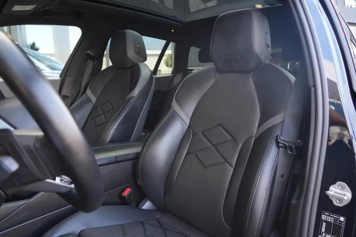 530e M Sport | 300PK | Pano | HarmanKardon | 360° | HUD | BMW 530e Touring M Sport 300 PK Plug-in Hybrid met 2.0 viercilinder, panoramadak, Head-Up Display, 360° camera, adaptieve cruise c