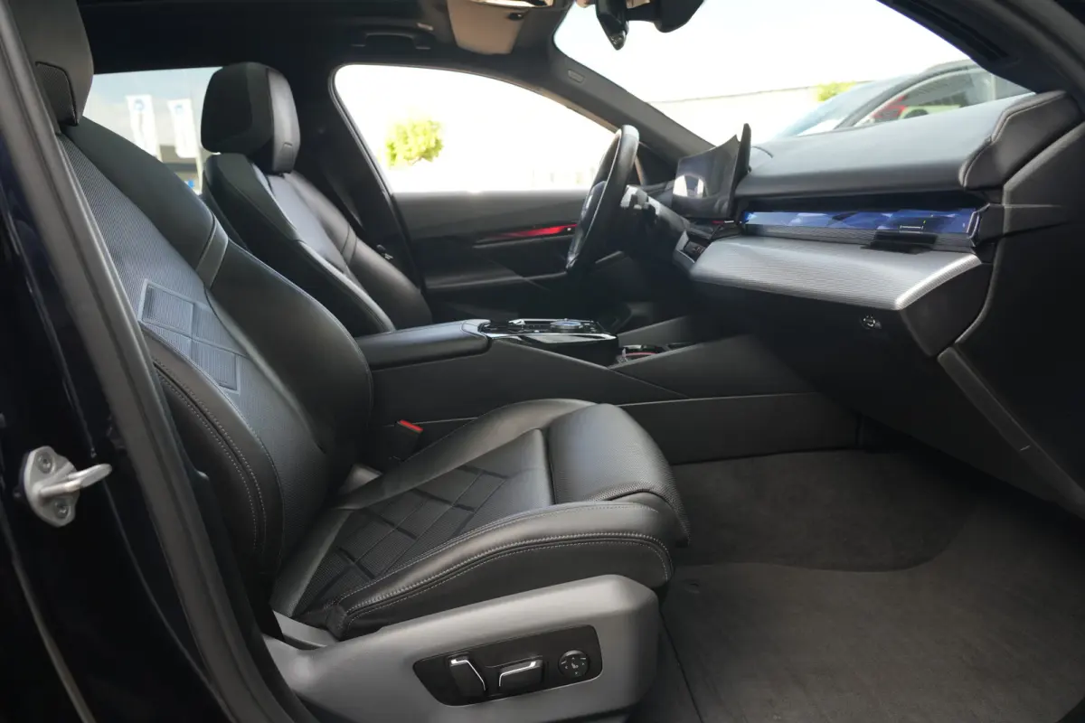 530e M Sport | 300PK | Pano | HarmanKardon | 360° | HUD | BMW 530e Touring M Sport 300 PK Plug-in Hybrid met 2.0 viercilinder, panoramadak, Head-Up Display, 360° camera, adaptieve cruise c