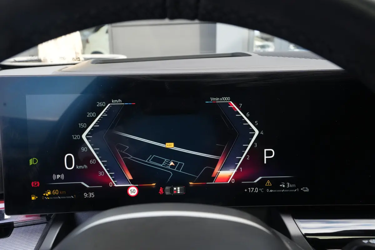 530e M Sport | 300PK | Pano | HarmanKardon | 360° | HUD | BMW 530e Touring M Sport 300 PK Plug-in Hybrid met 2.0 viercilinder, panoramadak, Head-Up Display, 360° camera, adaptieve cruise c
