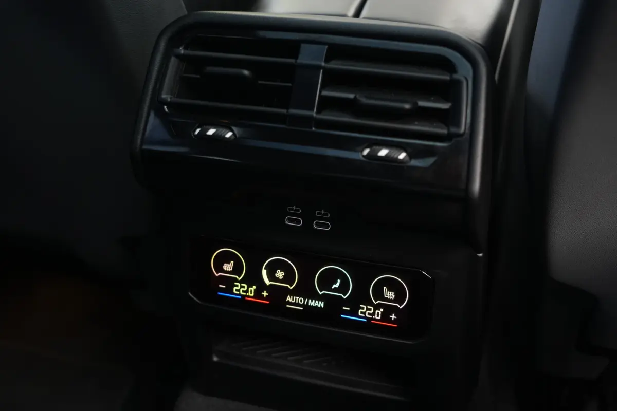 530e M Sport | 300PK | Pano | HarmanKardon | 360° | HUD | BMW 530e Touring M Sport 300 PK Plug-in Hybrid met 2.0 viercilinder, panoramadak, Head-Up Display, 360° camera, adaptieve cruise c