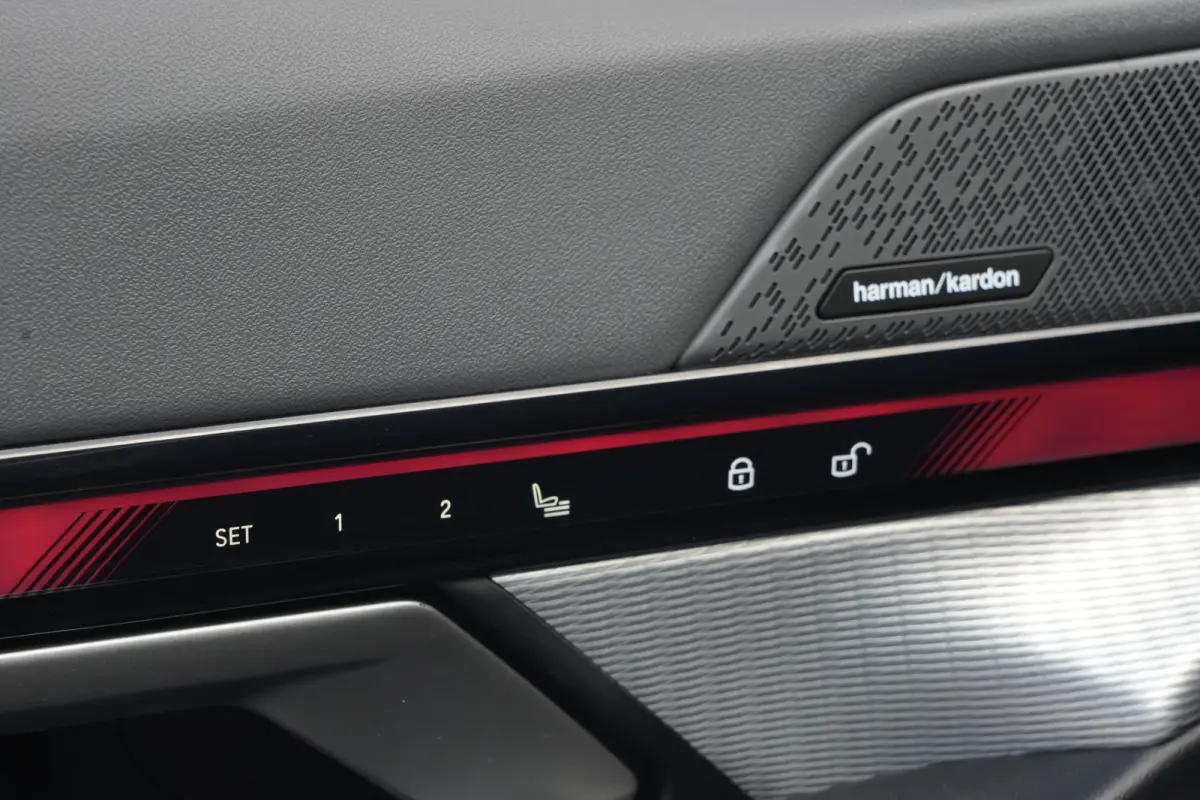 530e M Sport | 300PK | Pano | HarmanKardon | 360° | HUD | BMW 530e Touring M Sport 300 PK Plug-in Hybrid met 2.0 viercilinder, panoramadak, Head-Up Display, 360° camera, adaptieve cruise c