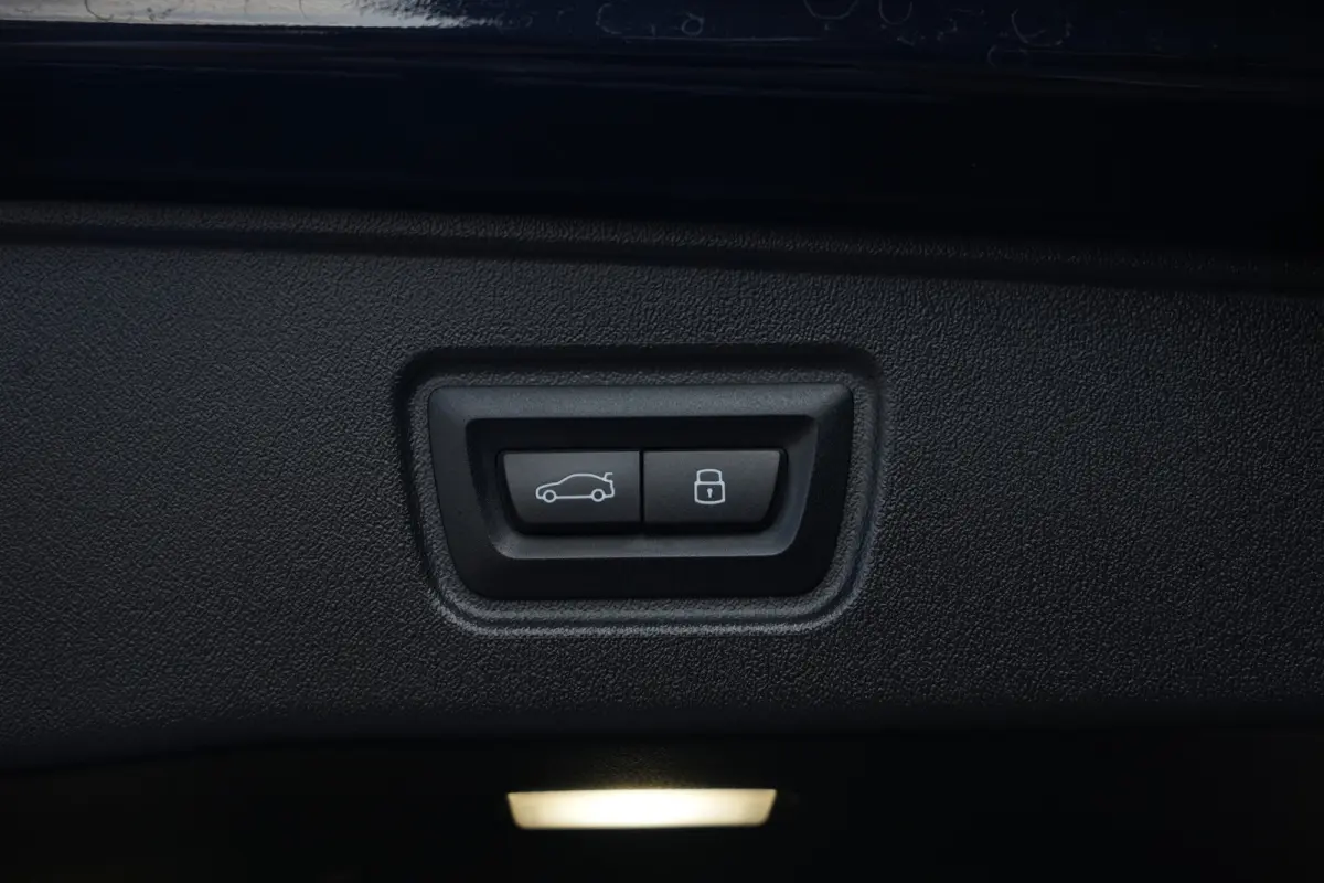530e M Sport | 300PK | Pano | HarmanKardon | 360° | HUD | BMW 530e Touring M Sport 300 PK Plug-in Hybrid met 2.0 viercilinder, panoramadak, Head-Up Display, 360° camera, adaptieve cruise c
