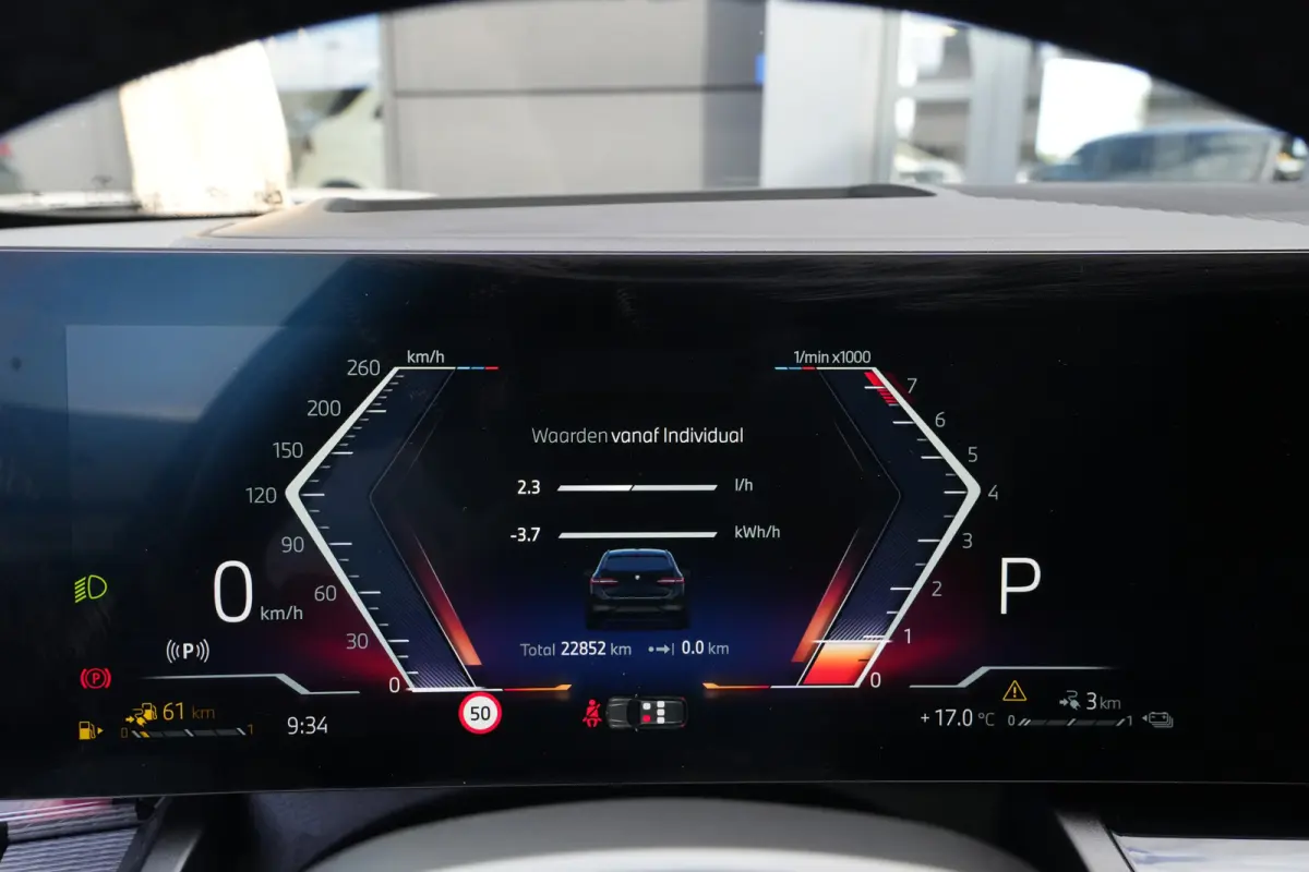530e M Sport | 300PK | Pano | HarmanKardon | 360° | HUD | BMW 530e Touring M Sport 300 PK Plug-in Hybrid met 2.0 viercilinder, panoramadak, Head-Up Display, 360° camera, adaptieve cruise c