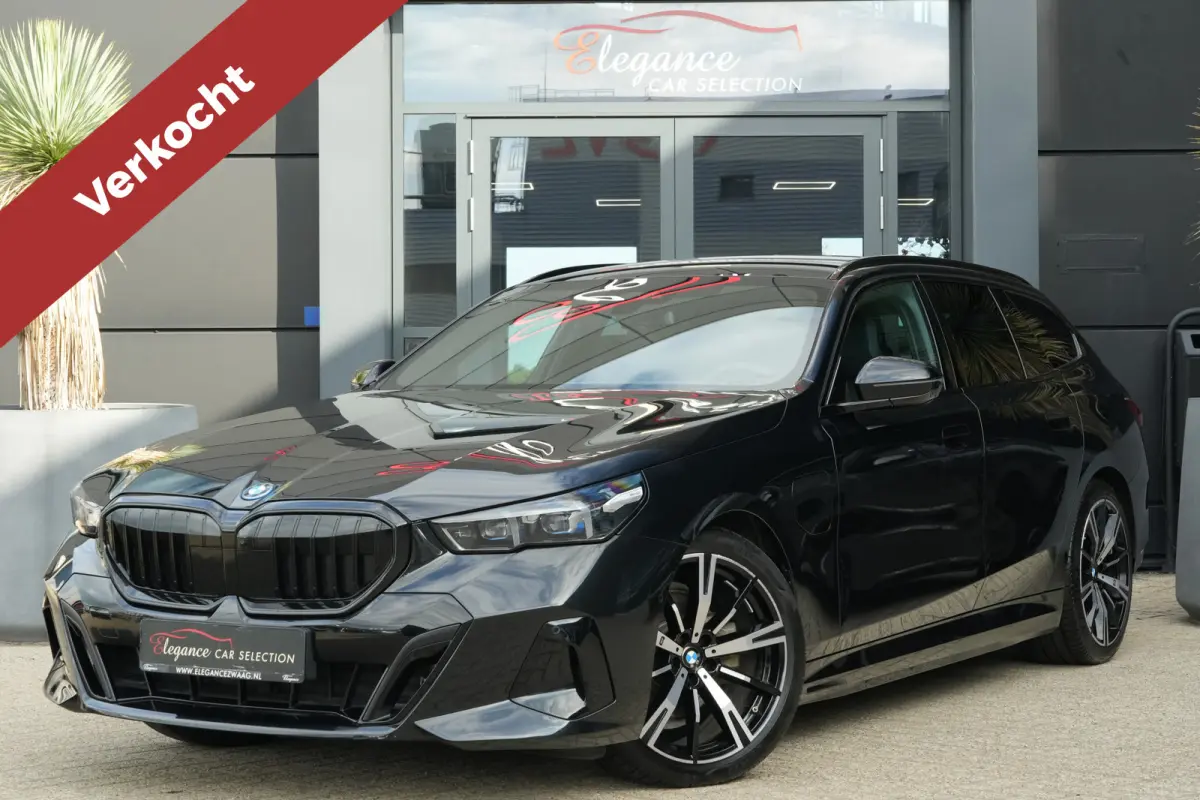 530e M Sport | 300PK | Pano | HarmanKardon | 360° | HUD | BMW 530e Touring M Sport 300 PK Plug-in Hybrid met 2.0 viercilinder, panoramadak, Head-Up Display, 360° camera, adaptieve cruise c