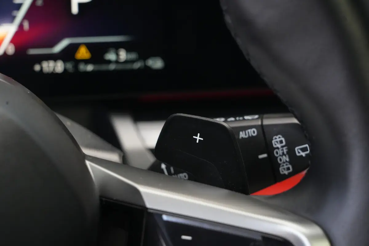 530e M Sport | 300PK | Pano | HarmanKardon | 360° | HUD | BMW 530e Touring M Sport 300 PK Plug-in Hybrid met 2.0 viercilinder, panoramadak, Head-Up Display, 360° camera, adaptieve cruise c