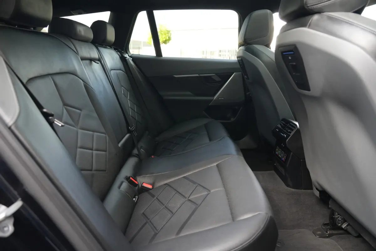 530e M Sport | 300PK | Pano | HarmanKardon | 360° | HUD | BMW 530e Touring M Sport 300 PK Plug-in Hybrid met 2.0 viercilinder, panoramadak, Head-Up Display, 360° camera, adaptieve cruise c