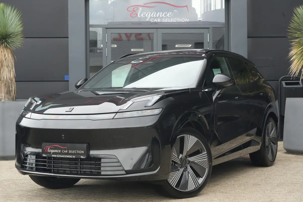 1.5 More | 350 PK | 200 KM EV | PANO | MASSAGE | HARMAN KARDON | 360° CAMERA Deze zeer complete 08 More beschikt over een krachtige plug-in hybride aandrijflijn met 345 PK en 615 Nm koppel.