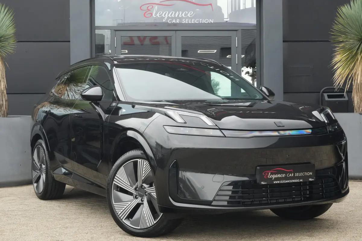 1.5 More | 350 PK | 200 KM EV | PANO | MASSAGE | HARMAN KARDON | 360° CAMERA Deze zeer complete 08 More beschikt over een krachtige plug-in hybride aandrijflijn met 345 PK en 615 Nm koppel.