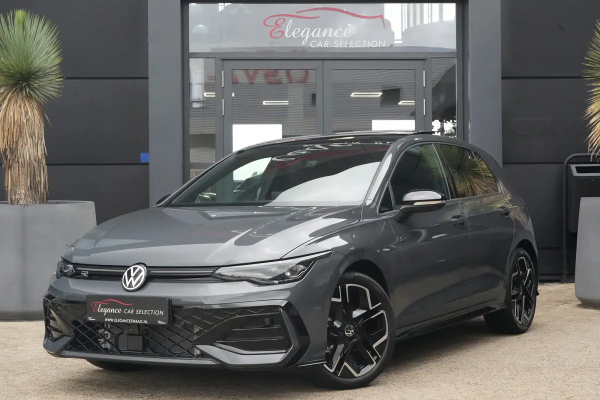 1.5 eTSI R-Line Edition | 150 PK | DSG | PANO | 360° | Adaptive Cruise Control | Sportief, modern en bijzonder compleet: deze Volkswagen Golf 1.5 eTSI R-Line uit 2026 combineert de sportiev