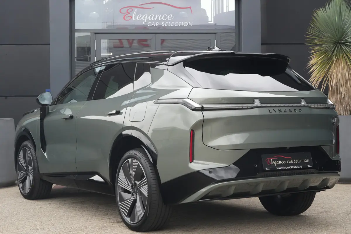 1.5 More | 350 PK | 200 KM EV | PANO | HARMAN KARDON | 360° | MASSAGE Deze zeer complete 08 More beschikt over een krachtige plug-in hybride aandrijflijn met 345 PK en 615 Nm koppel. Dankzi