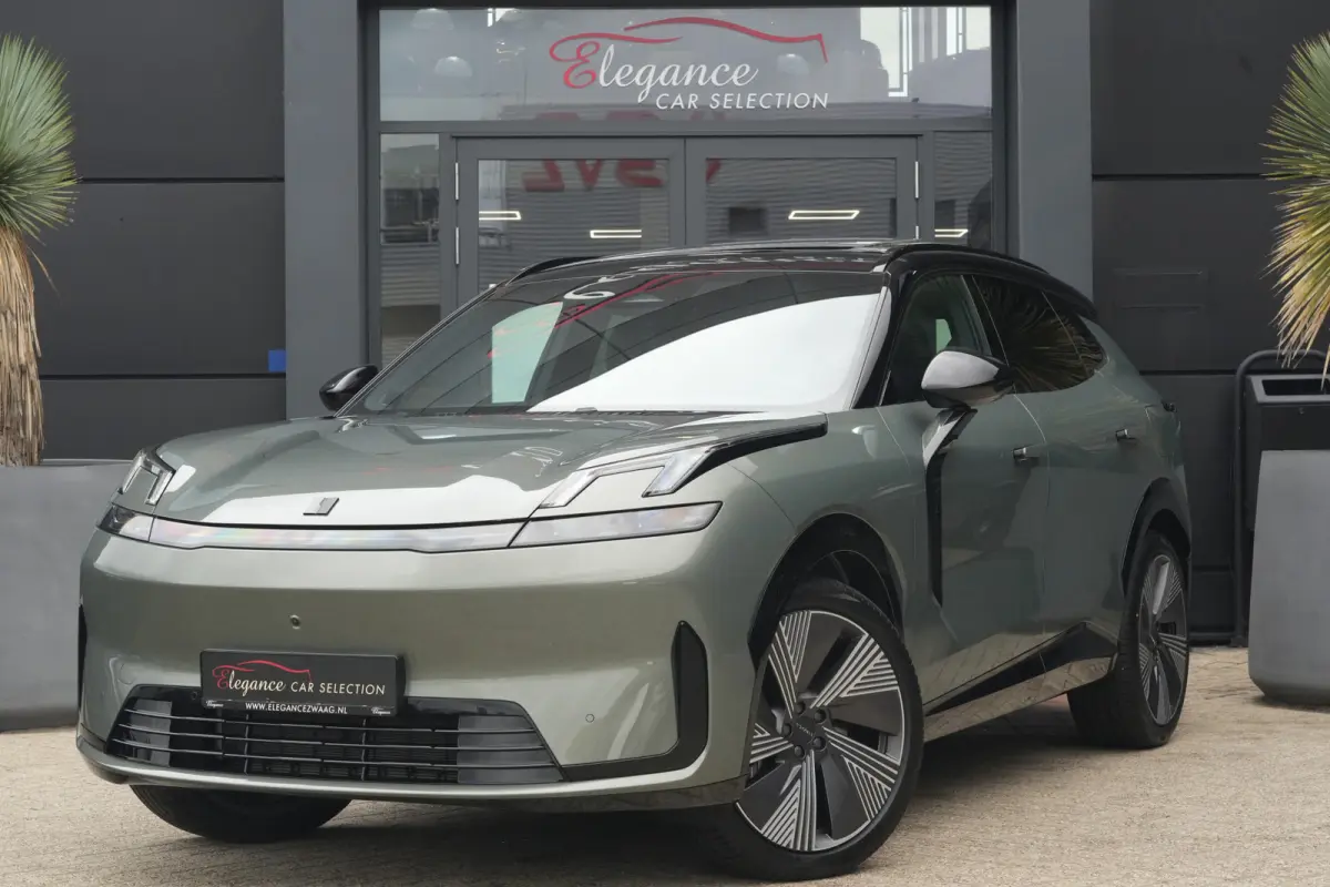 1.5 More | 350 PK | 200 KM EV | PANO | HARMAN KARDON | 360° | MASSAGE Deze zeer complete 08 More beschikt over een krachtige plug-in hybride aandrijflijn met 345 PK en 615 Nm koppel. Dankzi