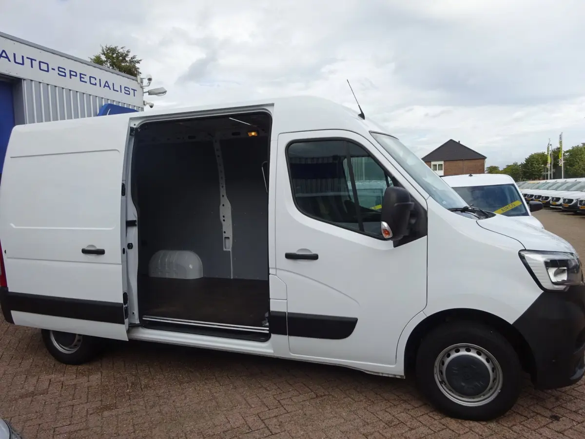 T35 2.3 dCi 135 L2H2 Comfort Groot NAVI AIRCO TREKHAAK ZEER NETJES