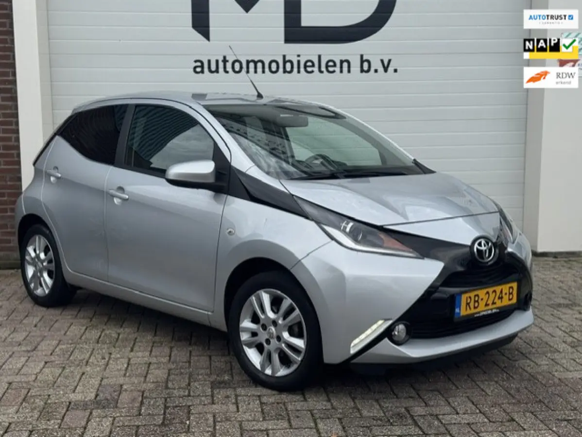 1.0 VVT-i x-joy - Cruise - Carplay - Navi - NAP