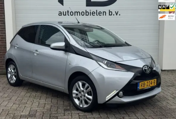 1.0 VVT-i x-joy - Cruise - Carplay - Navi - NAP