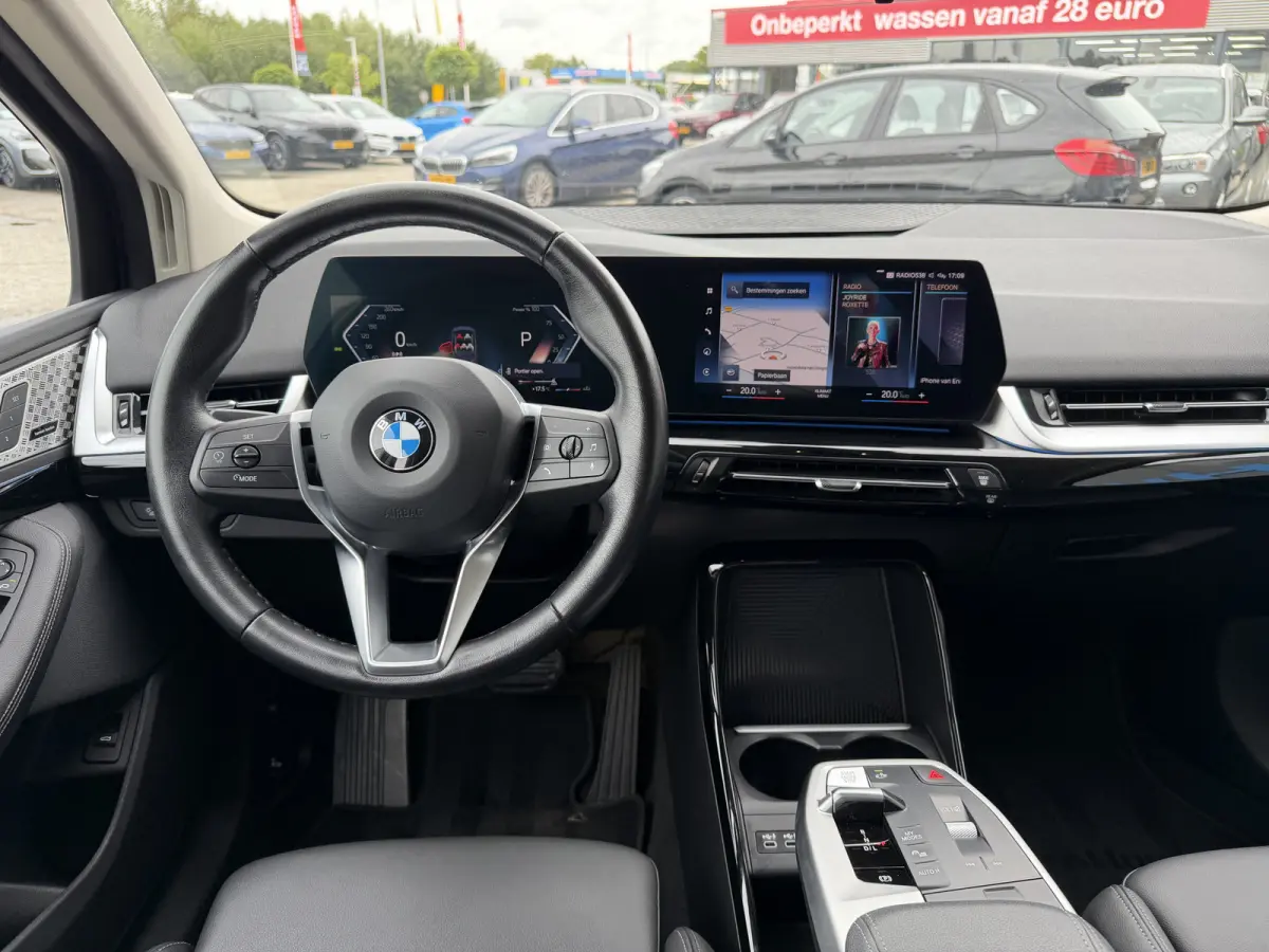 218i Luxury Line Achteruitrijcamera Trekhaak Carplay