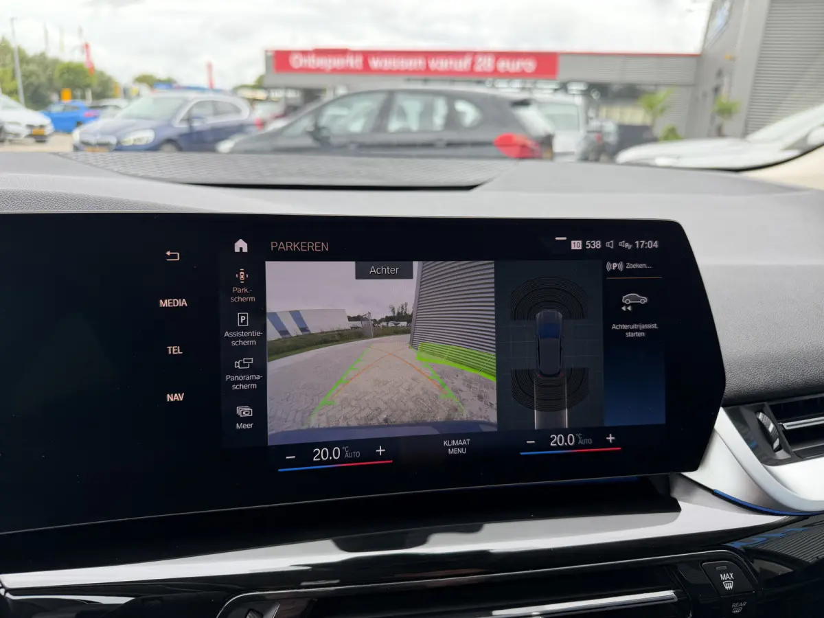 218i Luxury Line Achteruitrijcamera Trekhaak Carplay