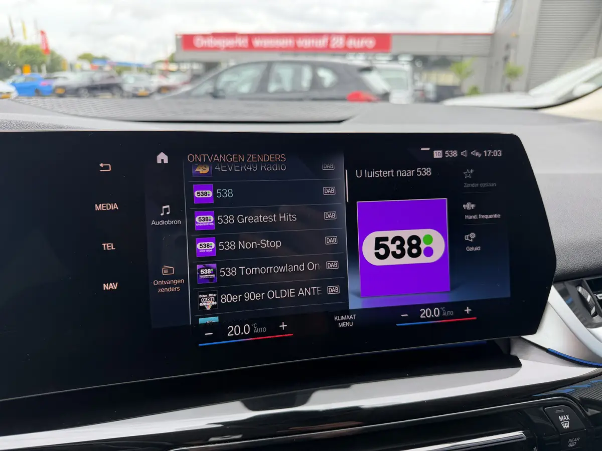 218i Luxury Line Achteruitrijcamera Trekhaak Carplay
