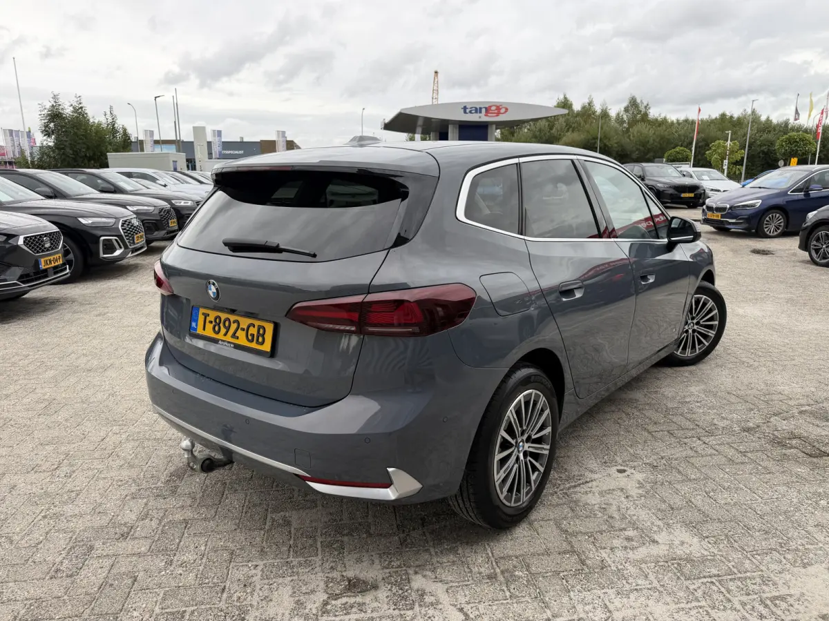 218i Luxury Line Achteruitrijcamera Trekhaak Carplay