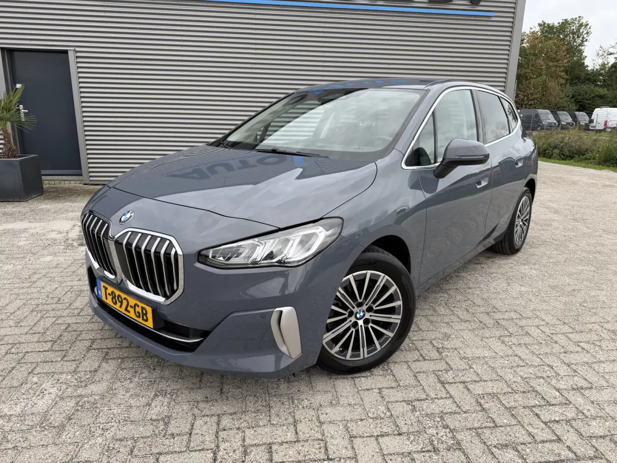 218i Luxury Line Achteruitrijcamera Trekhaak Carplay
