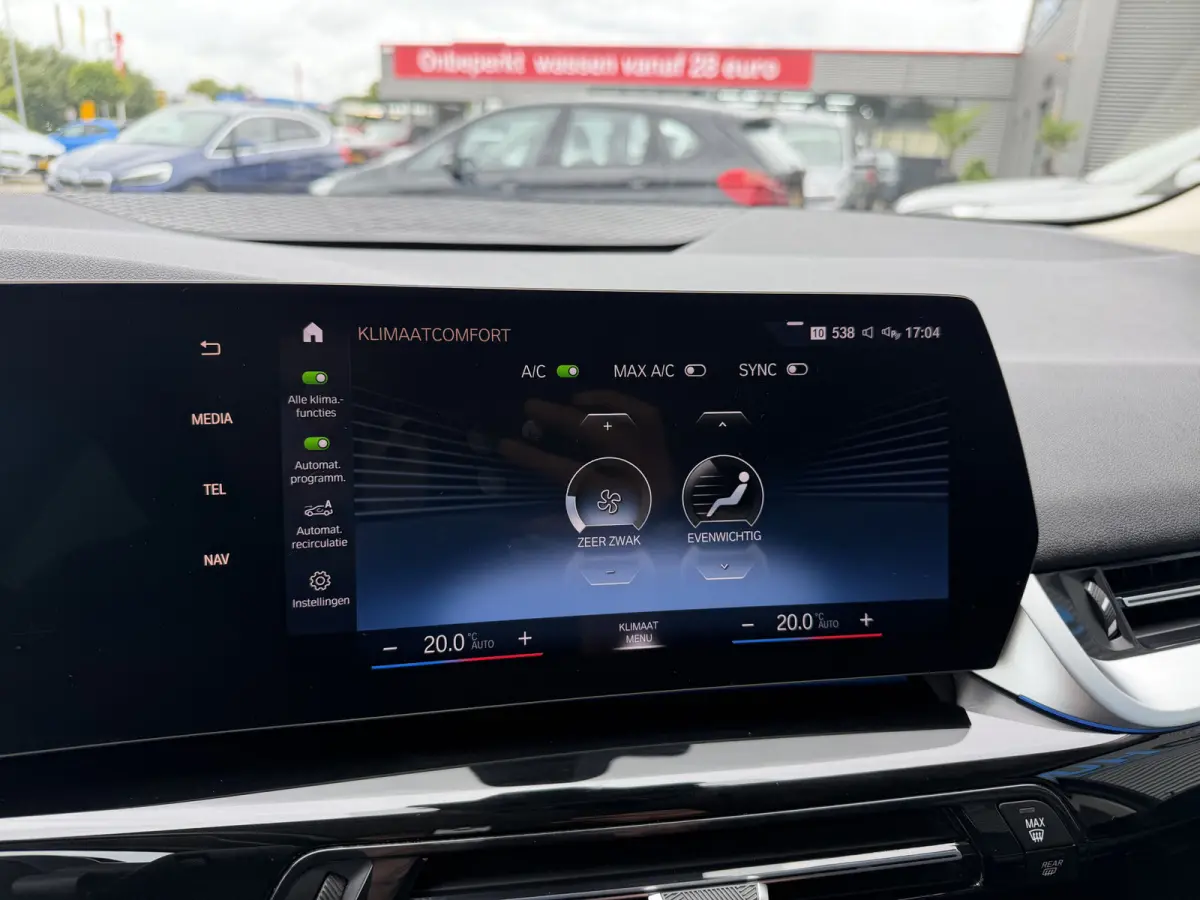 218i Luxury Line Achteruitrijcamera Trekhaak Carplay