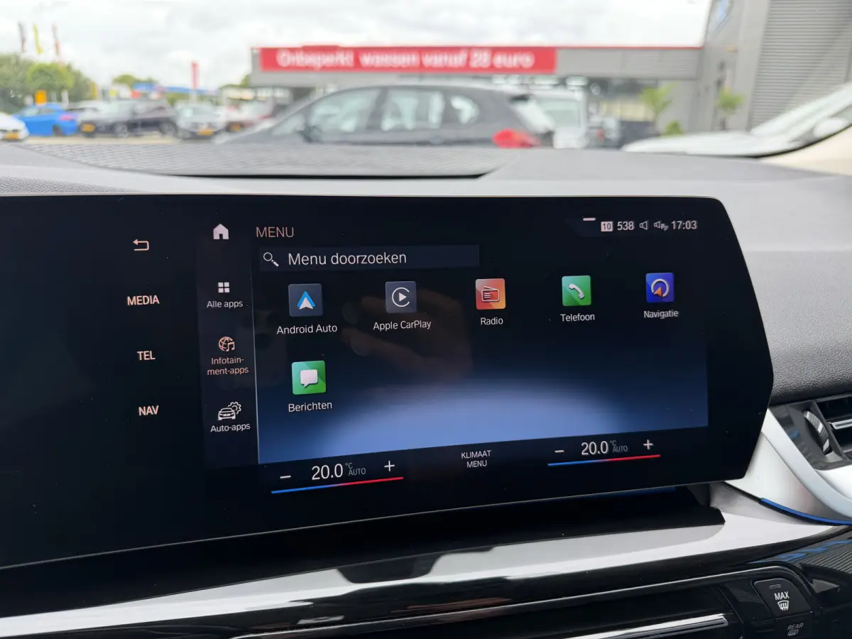 218i Luxury Line Achteruitrijcamera Trekhaak Carplay