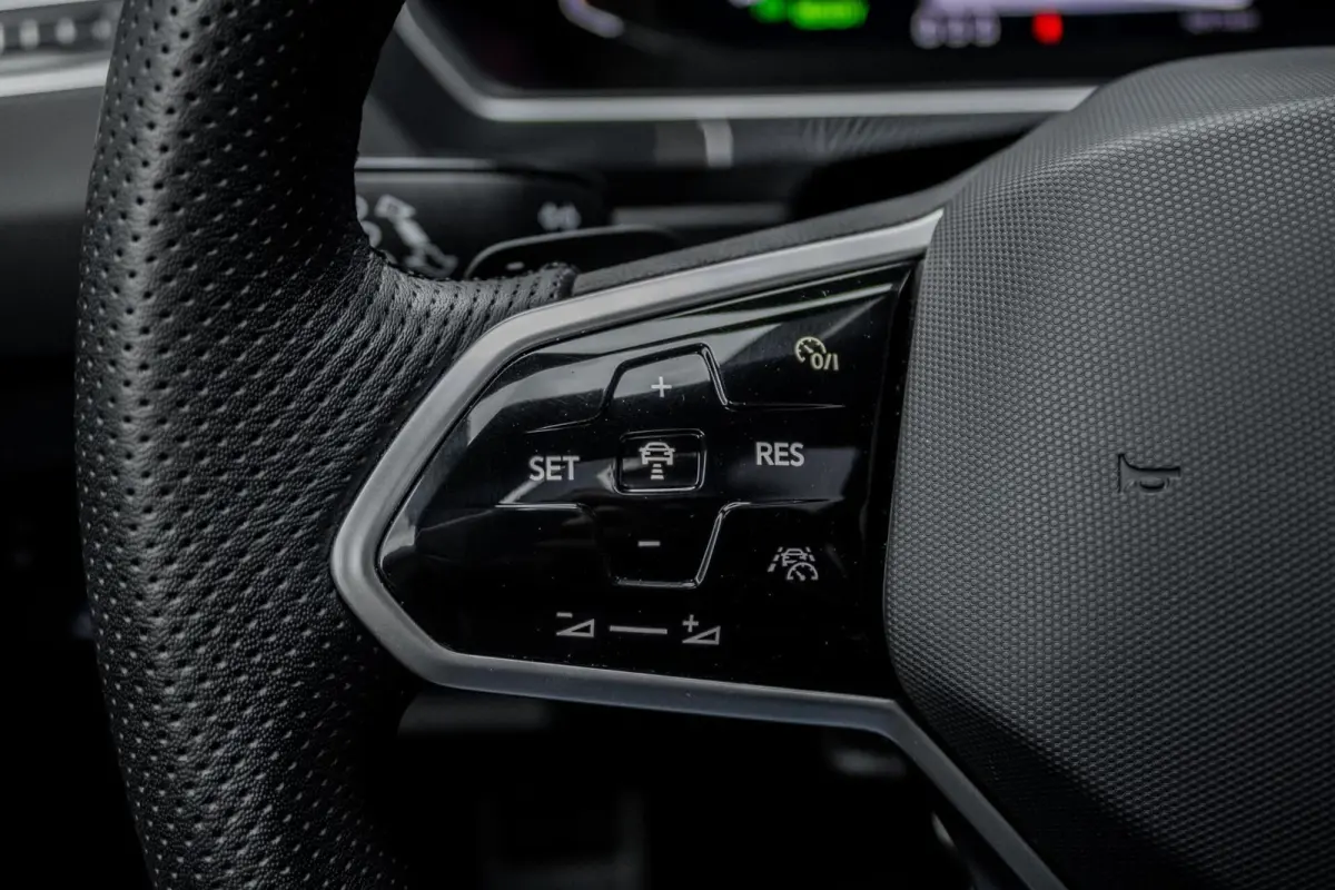 1.4 TSI eHybrid R-Line | PANO | IQ-LIGHT | ADAPTIVE | 245PK