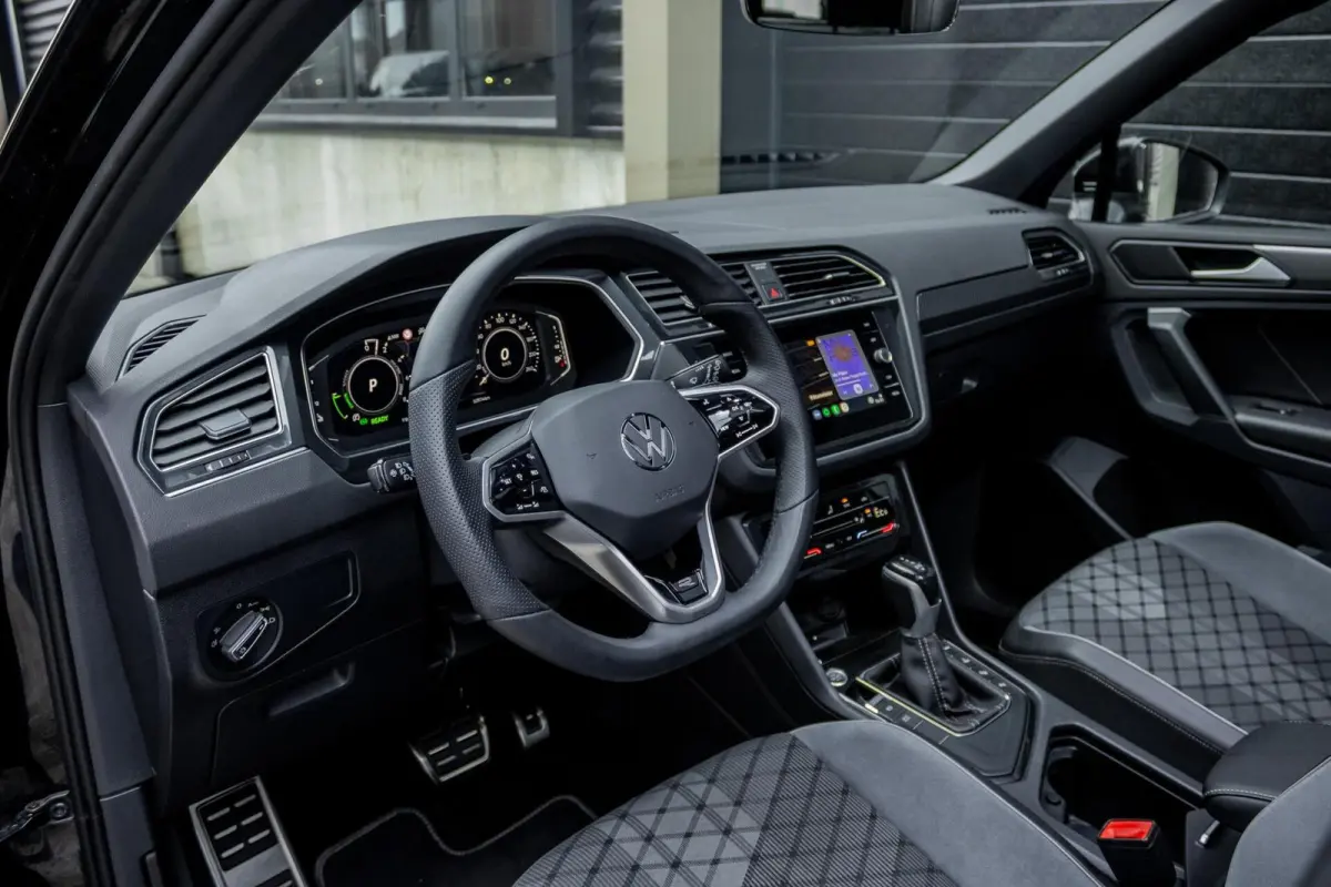 1.4 TSI eHybrid R-Line | PANO | IQ-LIGHT | ADAPTIVE | 245PK