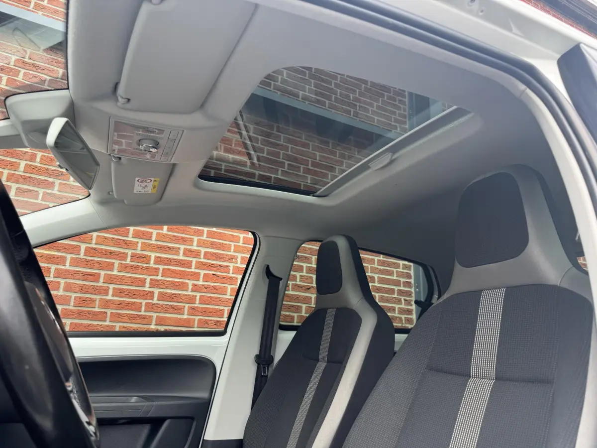 Up! 1.0 BMT high up! | Panoramadak | Parkeersensoren | LM-velgen | Cruise Control | All Season banden |
