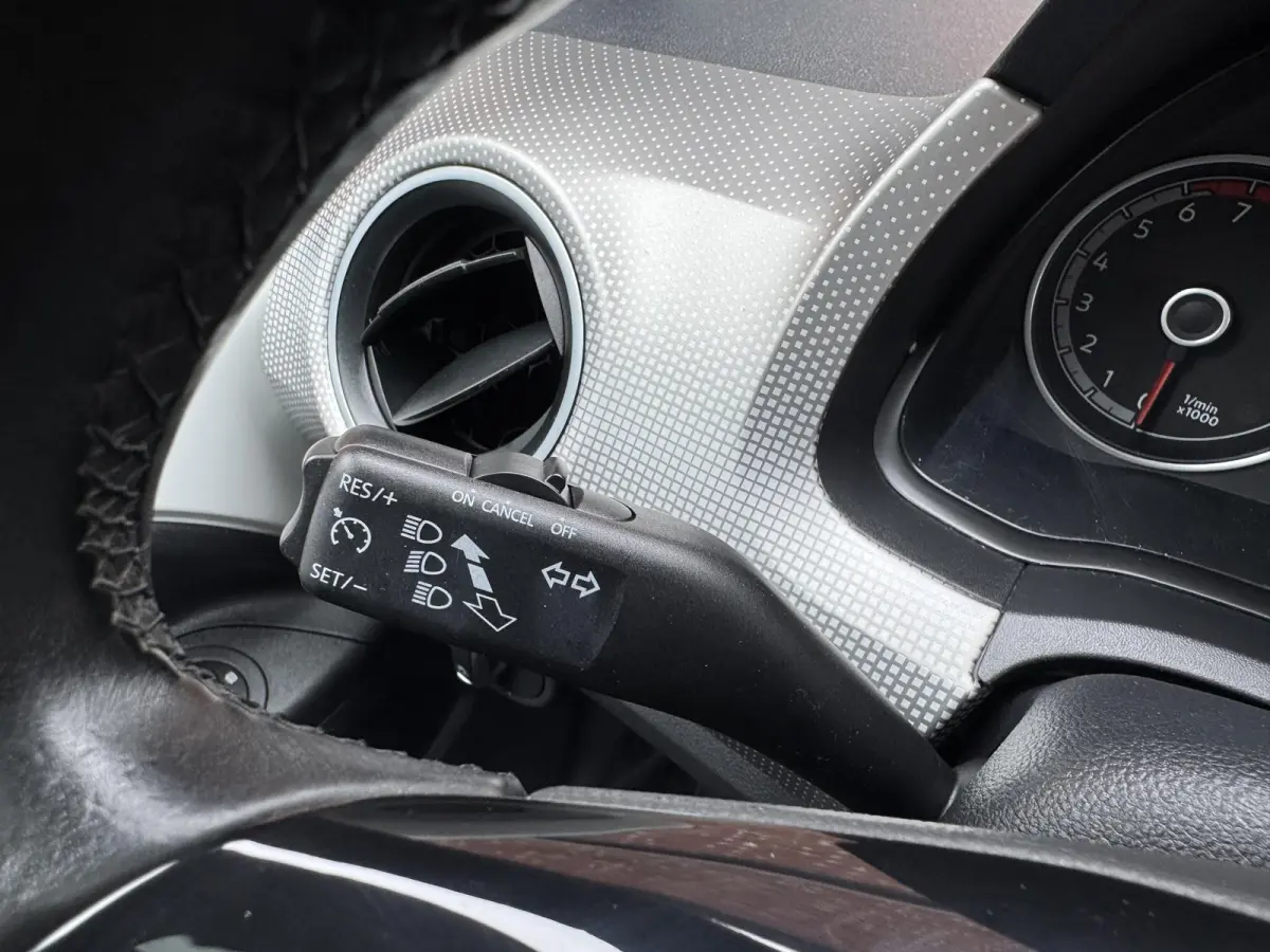 Up! 1.0 BMT high up! | Panoramadak | Parkeersensoren | LM-velgen | Cruise Control | All Season banden |