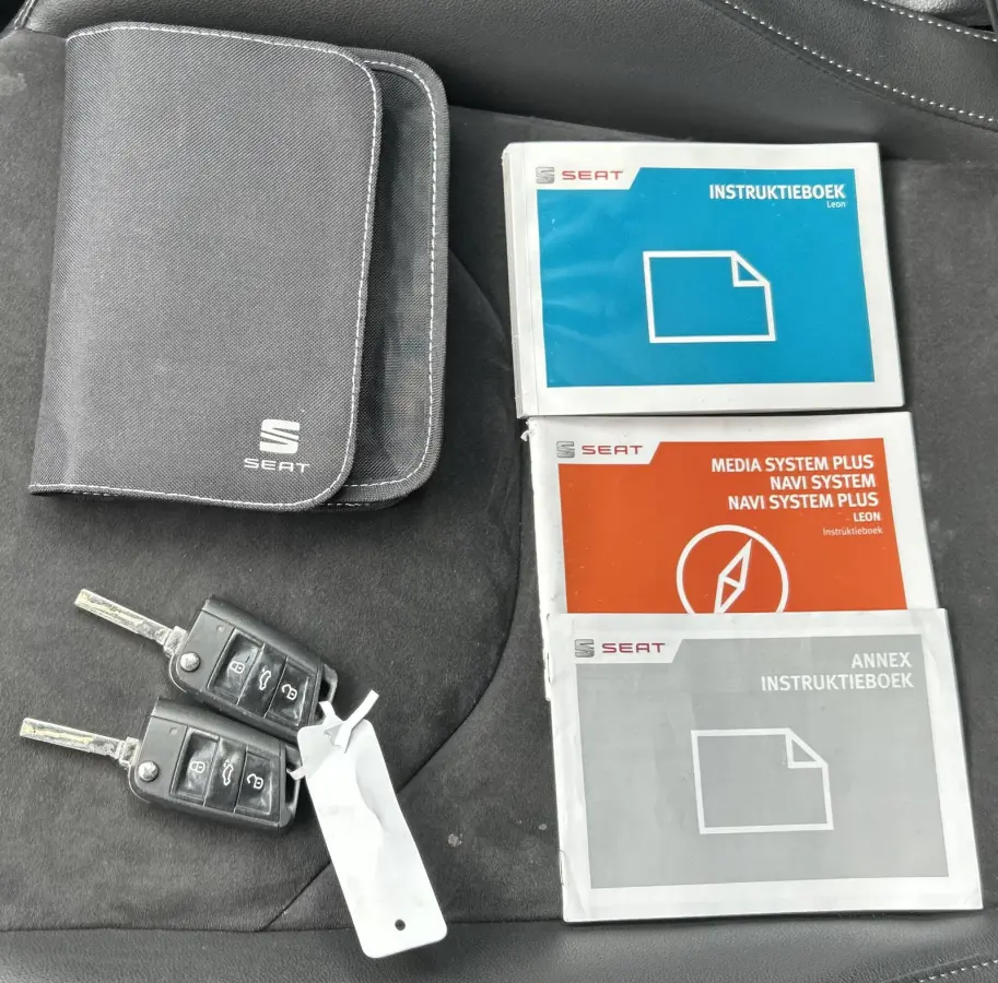 1.0 EcoTSI Style Business Intense 116PK | AUTOMAAT | NL AUTO | NAP | Trekhaak | Led Koplampen | Sport Stoelen | Alcatara Bekleding | Apple Carplay/Android Auto | Navigatie | Apple Carplay | 