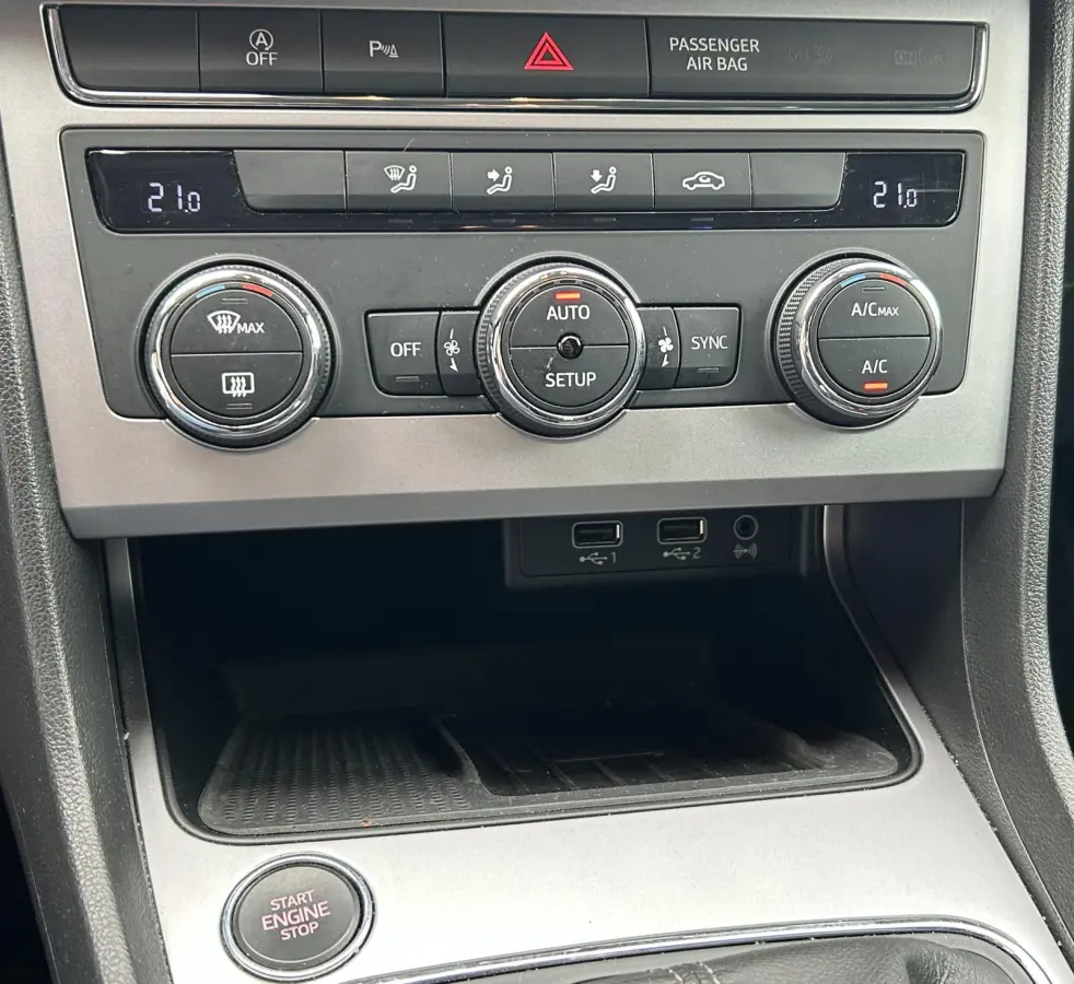 1.0 EcoTSI Style Business Intense 116PK | AUTOMAAT | NL AUTO | NAP | Trekhaak | Led Koplampen | Sport Stoelen | Alcatara Bekleding | Apple Carplay/Android Auto | Navigatie | Apple Carplay | 