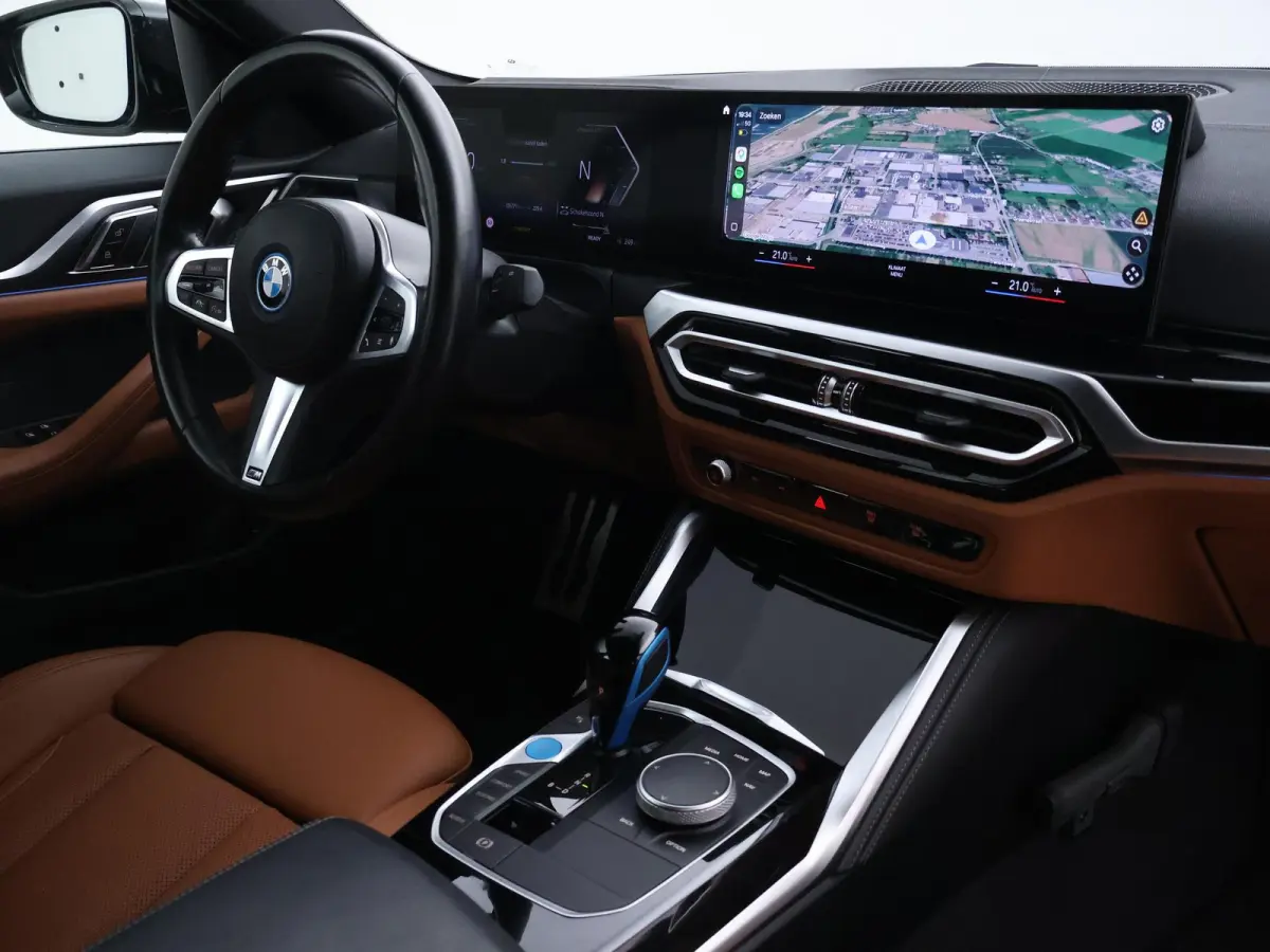 eDrive40 84 kWh M-SPORT + ADAPTIVE CRUISE | SFEERVERLICHTING | LEDER SPORTINTERIEUR